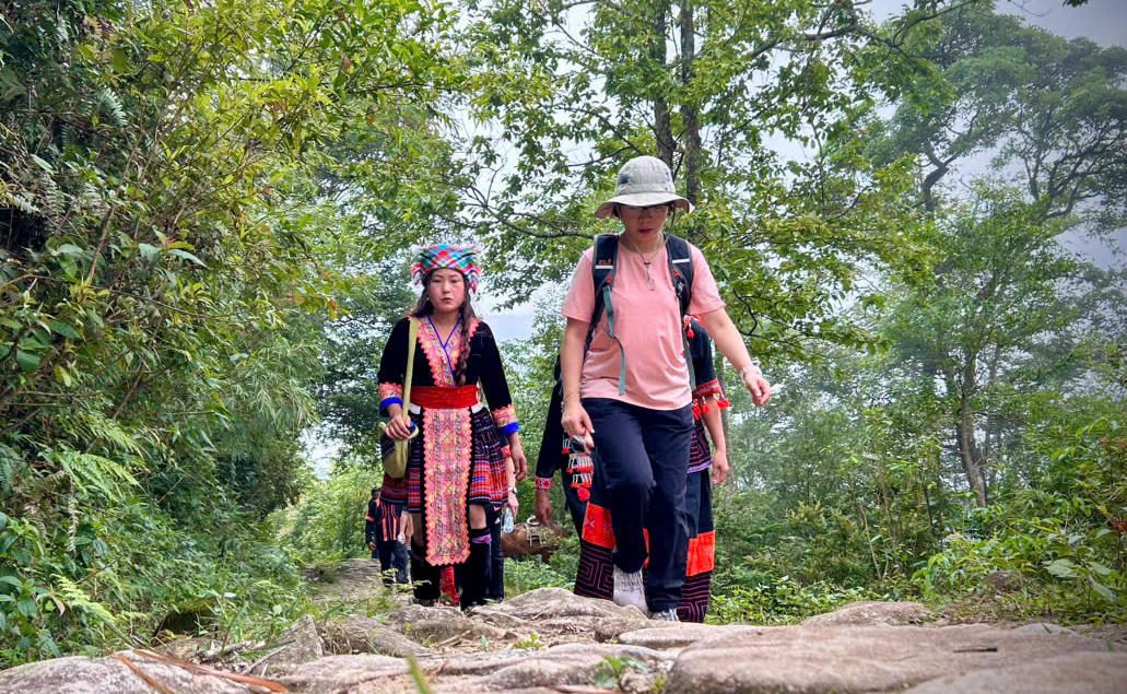 Hành trình trải nghiệm chinh phục đường đá cổ Pavi của du khách